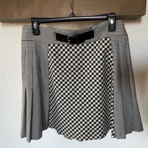 ZARA Woman Pleated Gray Houndstooth Mini Skirt with Belt Detail, Size Large•••